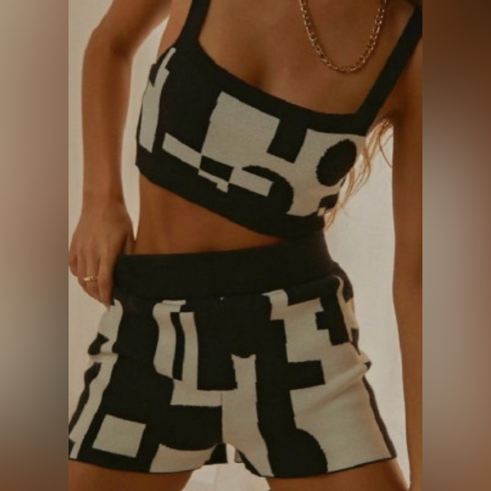 2 Piece knit - Crop top and shorts